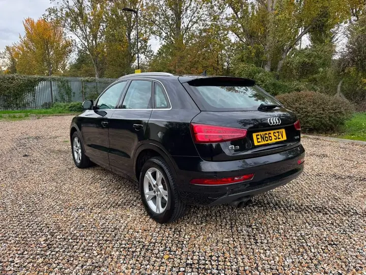 Audi Q3 2016 photo 5