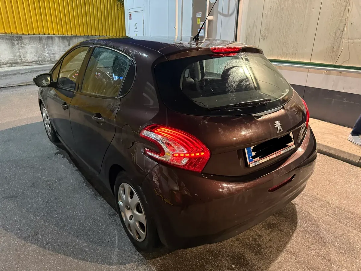 Peugeot 208 2012 photo 3