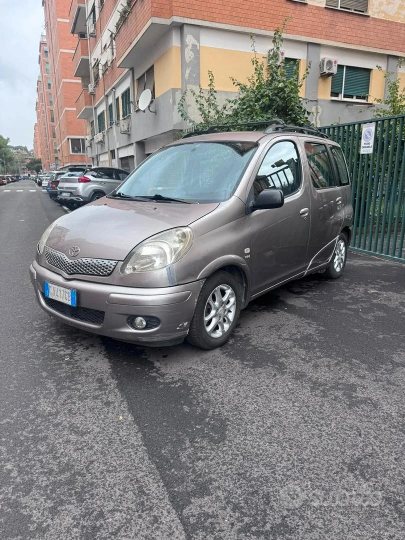 Toyota Yaris Verso 2003 photo 2