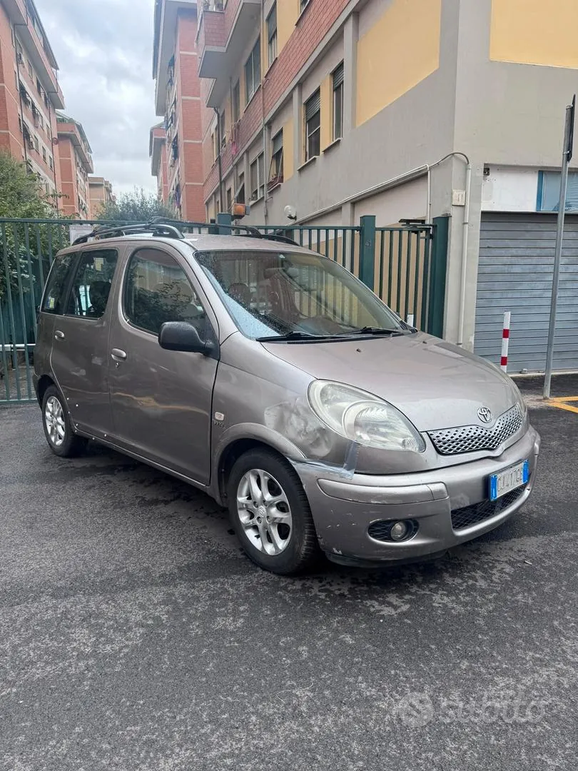Toyota Yaris Verso 2003 photo 3