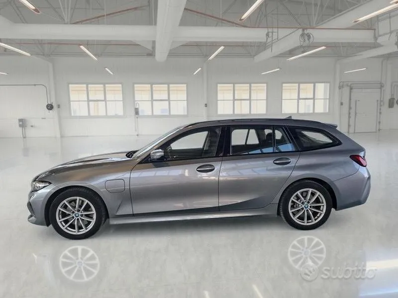BMW 320 2023 photo 5