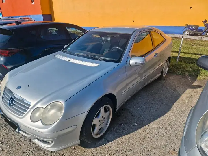 Mercedes-Benz C200