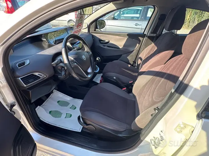 Lancia Ypsilon 2012 photo 4