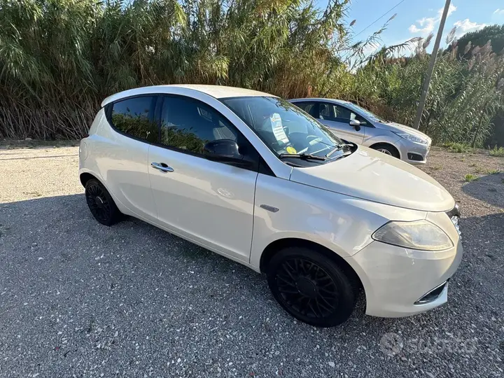 Lancia Ypsilon 2012 photo 3