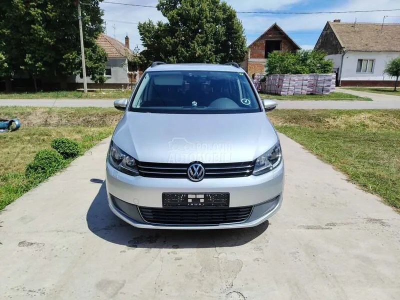Volkswagen Touran 2010 photo 2