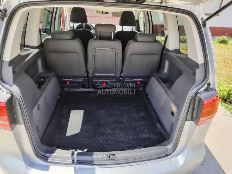Volkswagen Touran 2010 photo 4