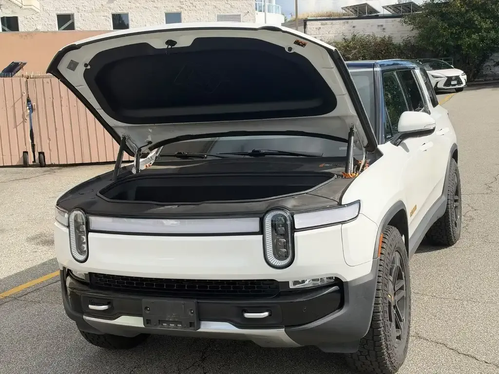 Rivian R1S