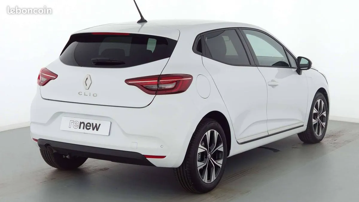 Renault Clio 2023 photo 2