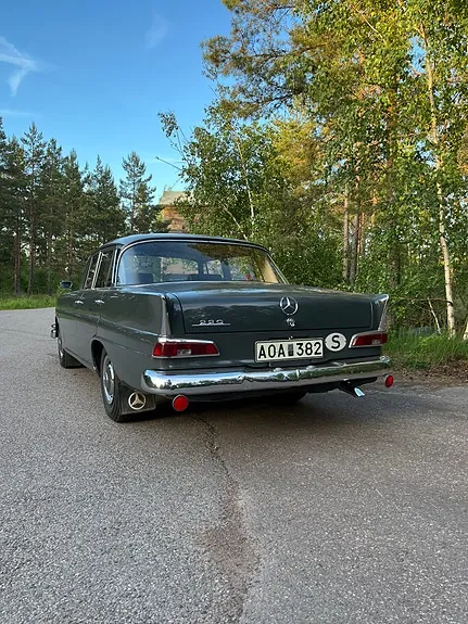 Mercedes-Benz 220 1963 photo 2