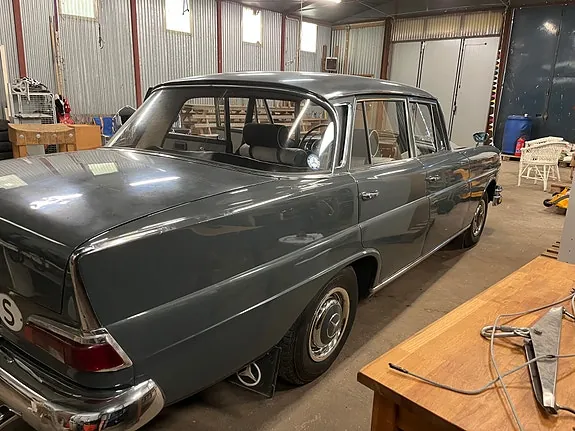 Mercedes-Benz 220 1963 photo 4