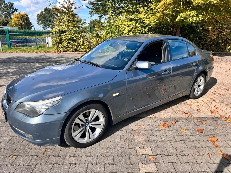 BMW 523I