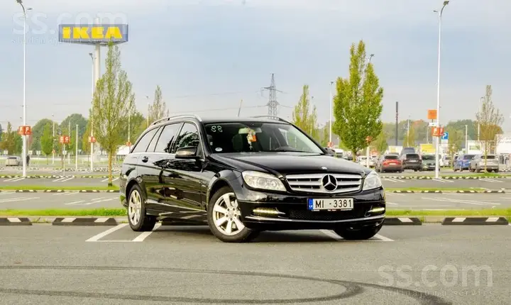 Mercedes-Benz C250 2010 photo 2