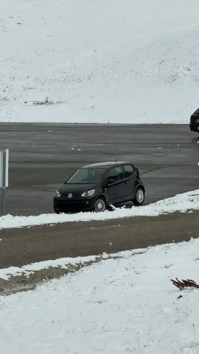 Volkswagen Up 2012 photo 2