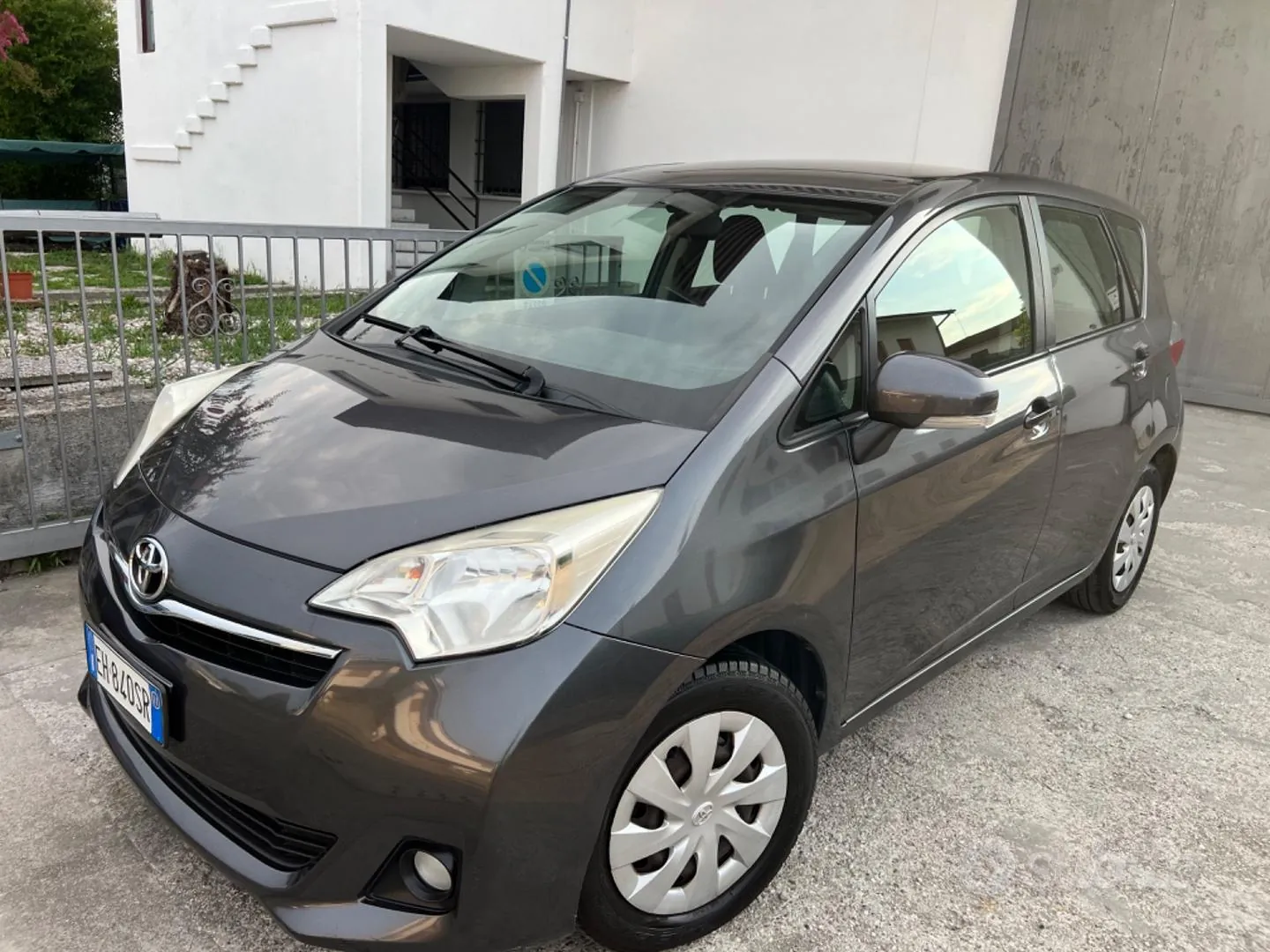 Toyota Verso-S 2011 photo 4