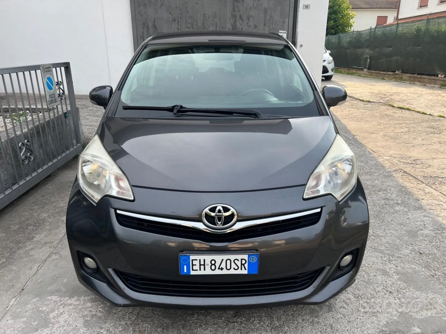 Toyota Verso-S 2011 photo 3