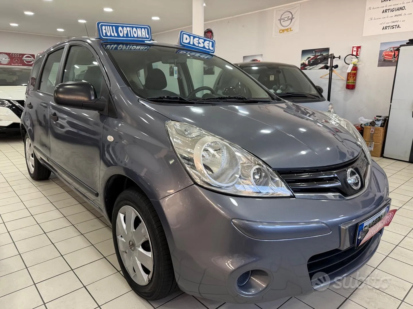 Nissan Note 2011 photo 3