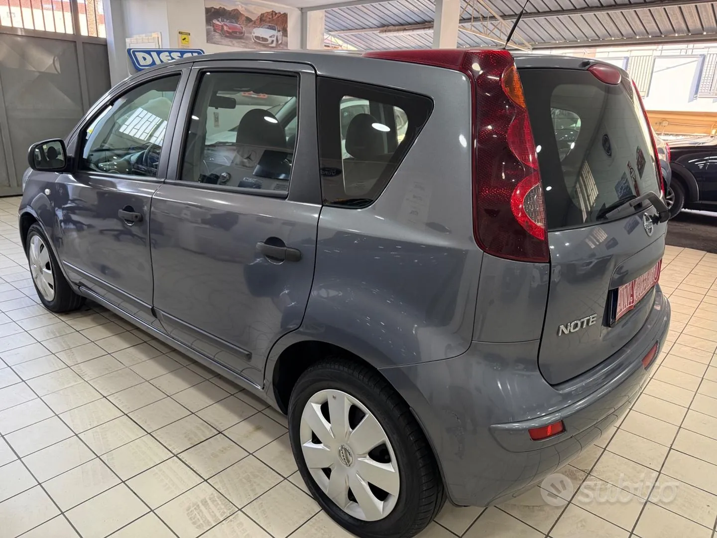 Nissan Note 2011 photo 5