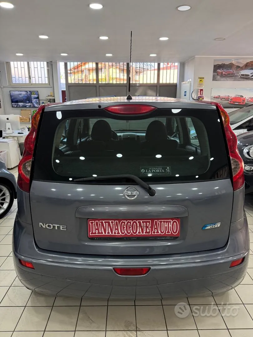 Nissan Note 2011 photo 4