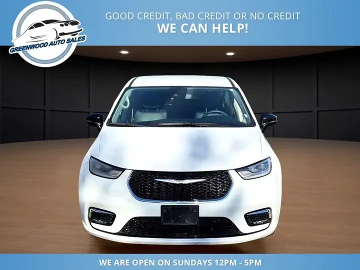 Chrysler Pacifica 2024 photo 2