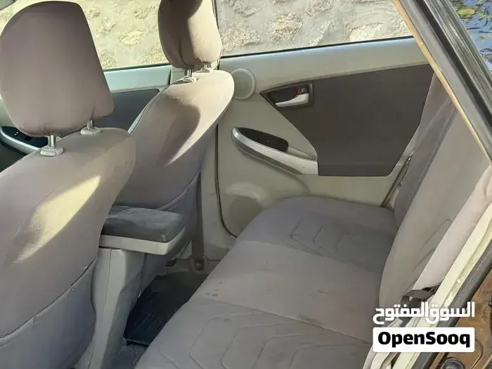 Toyota Prius 2011 photo 2