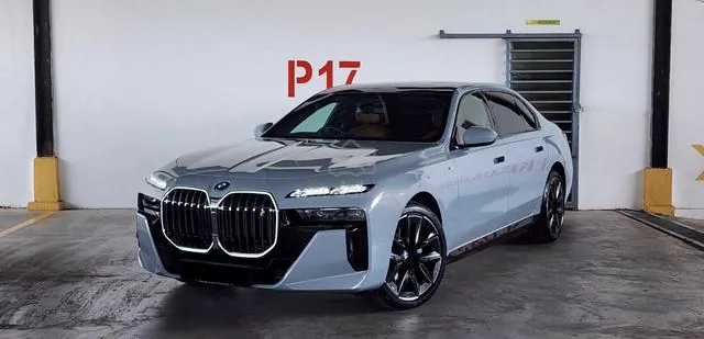 BMW I7
