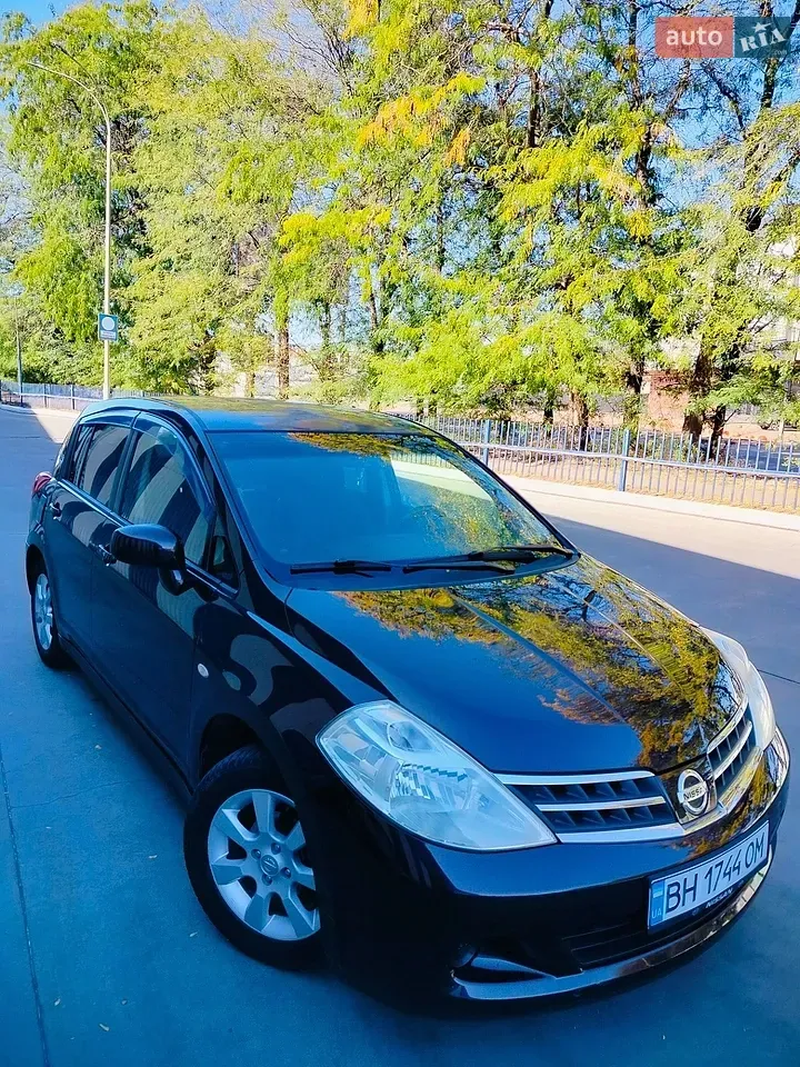 Nissan Tiida 2010 photo 4