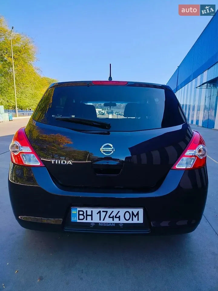 Nissan Tiida 2010 photo 2