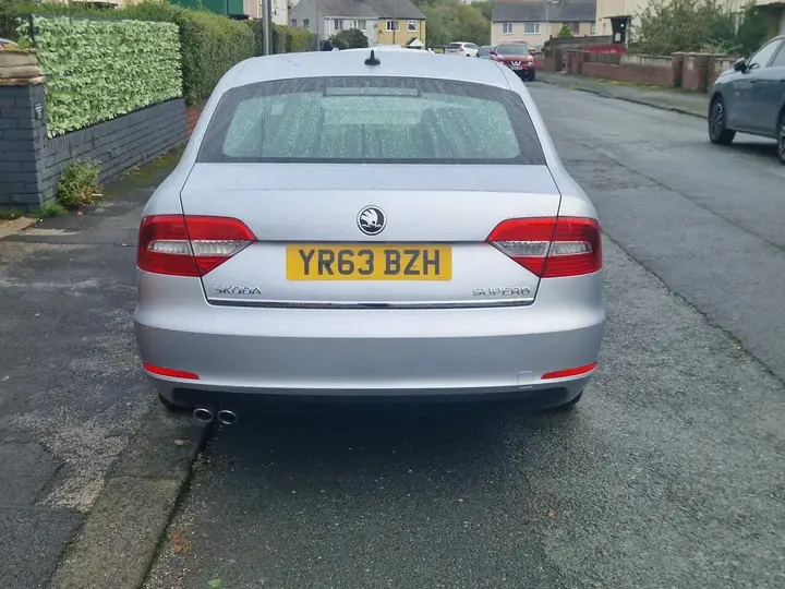 Skoda Superb 2013 photo 2