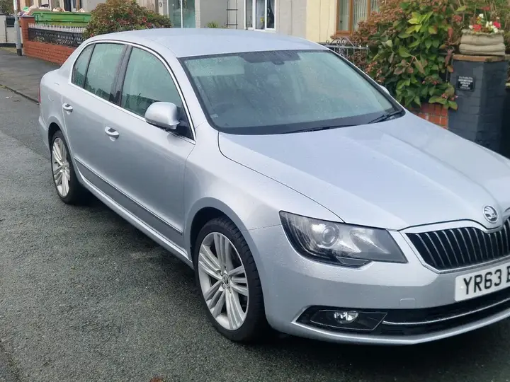 Skoda Superb 2013 photo 3