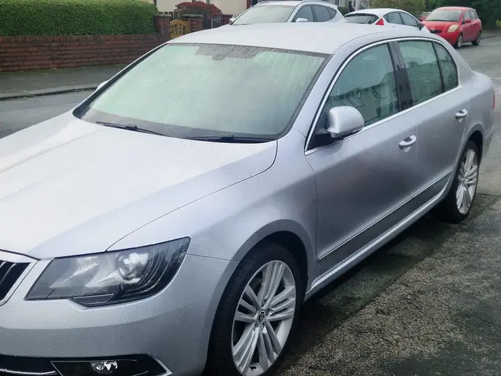 Skoda Superb 2013 photo 4