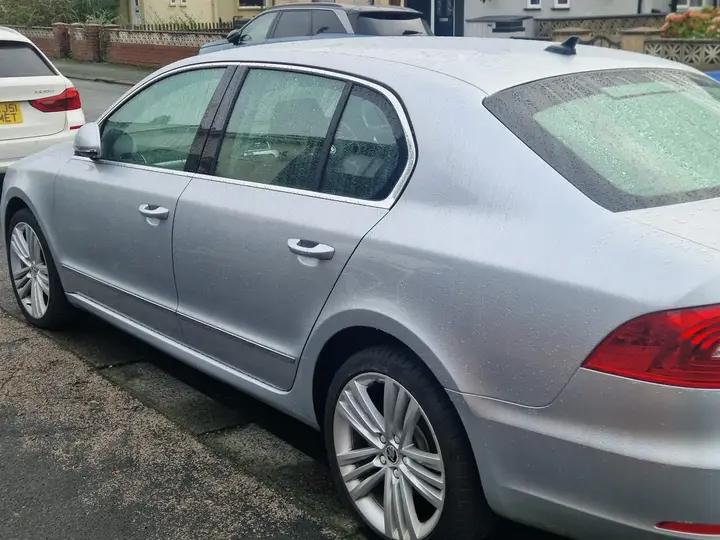 Skoda Superb 2013 photo 5