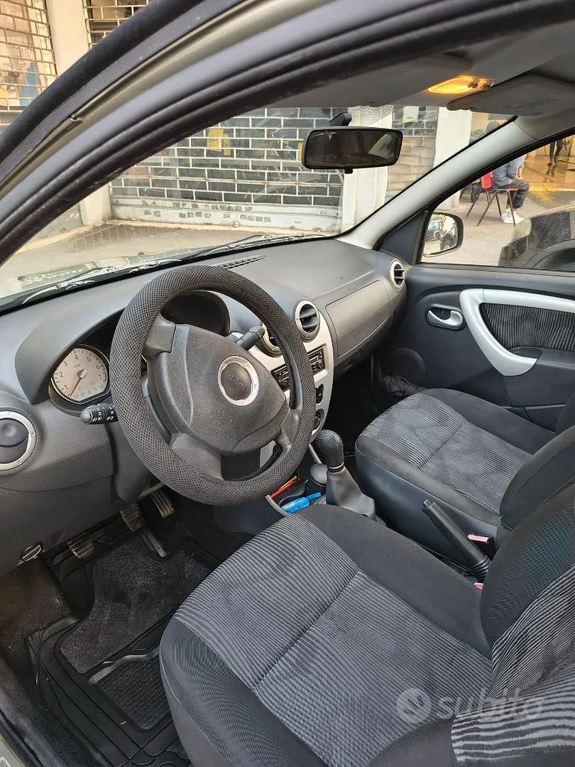 Dacia Sandero 2010 photo 4