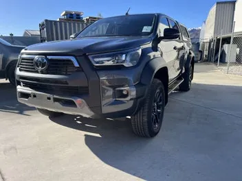 Toyota Hilux 2025 photo 2
