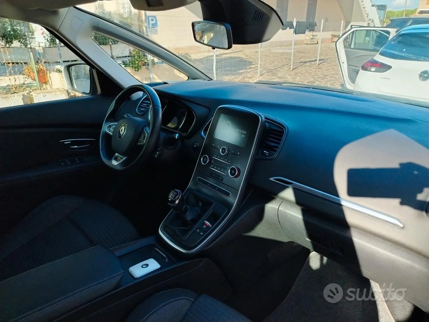 Renault Scenic 2018 photo 3