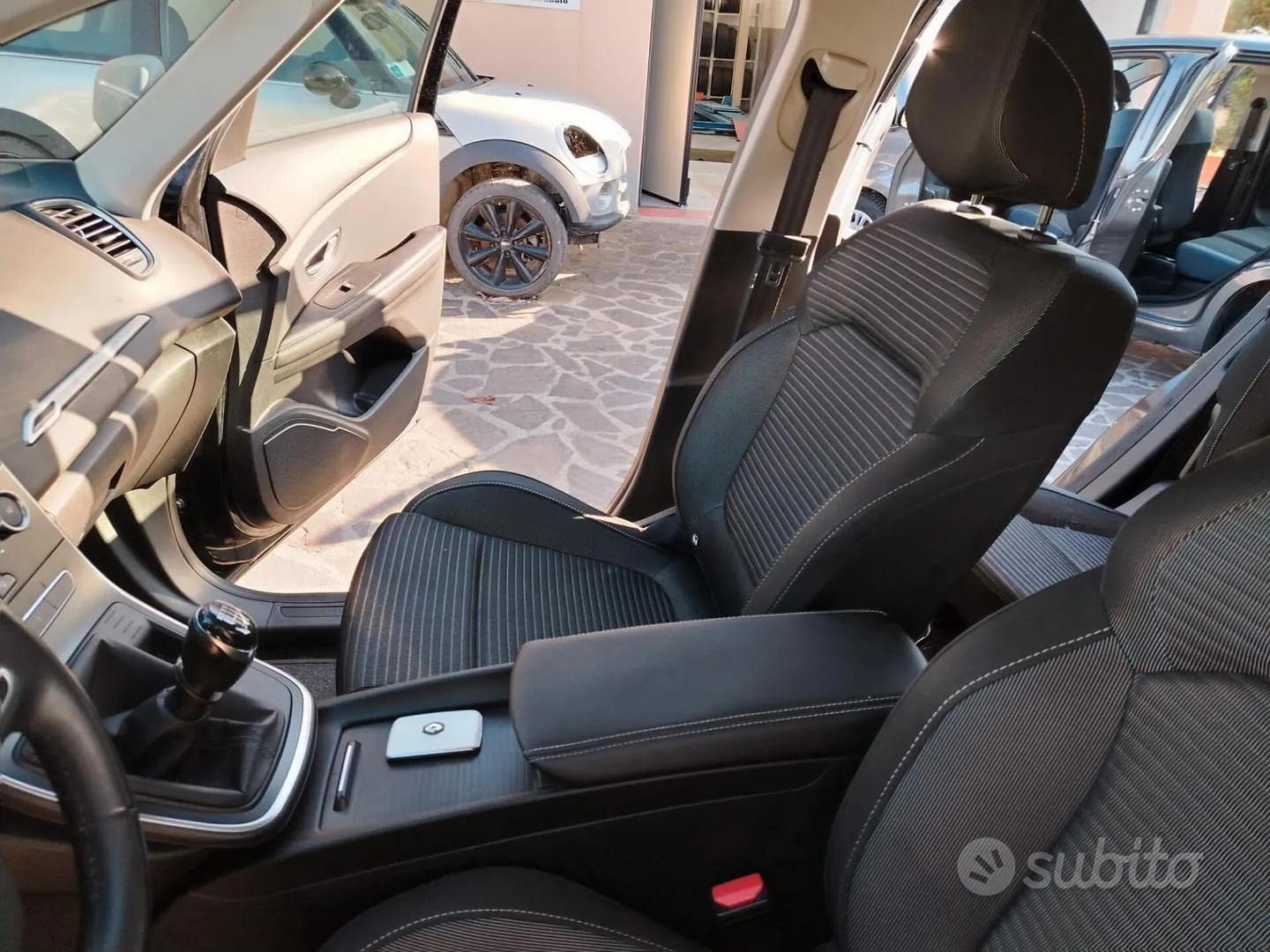 Renault Scenic 2018 photo 5