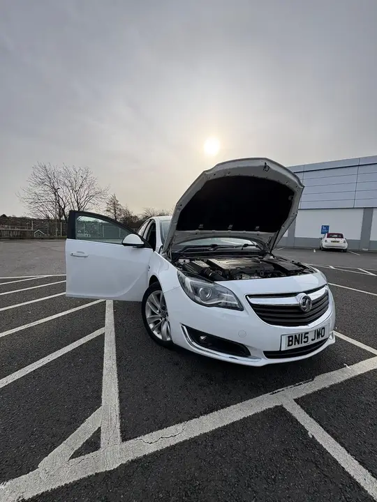 Vauxhall Insignia 2015 photo 2