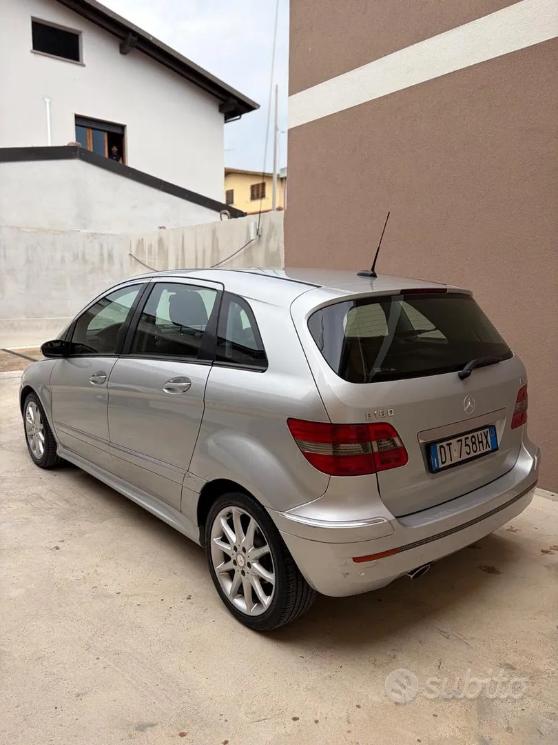 Mercedes-Benz B-Class 2009 photo 3