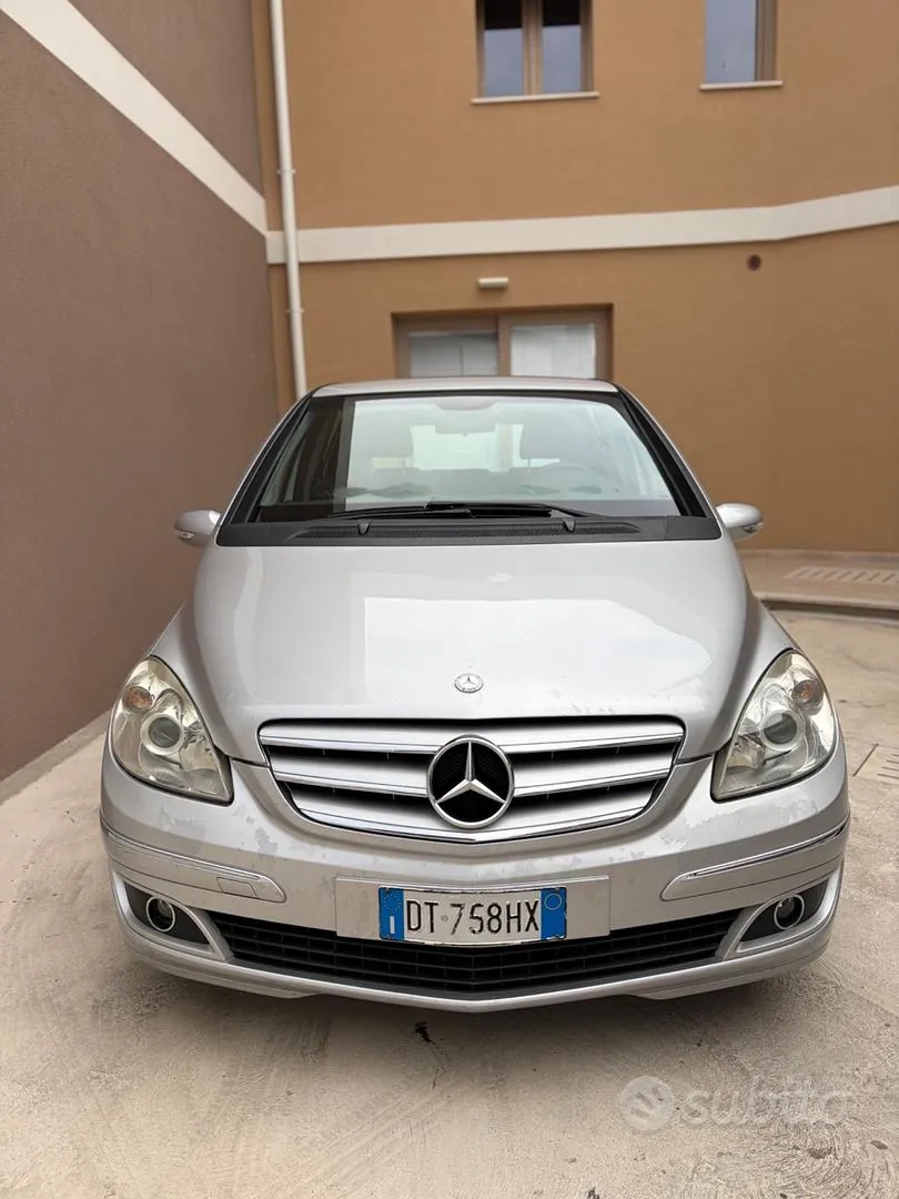 Mercedes-Benz B-Class 2009 photo 2