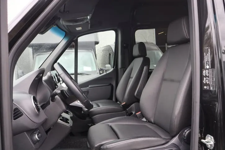 Mercedes-Benz Sprinter 2024 photo 2
