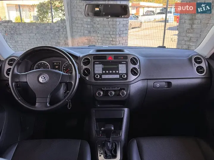 Volkswagen Tiguan 2010 photo 2