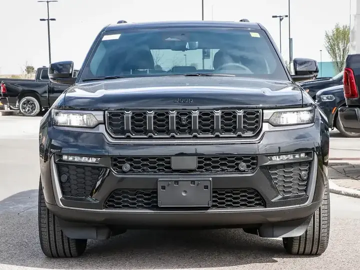 Jeep Grand Cherokee 2026 photo 3