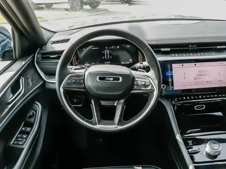 Jeep Grand Cherokee 2026 photo 4