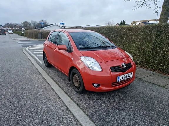 Toyota Yaris 2007 photo 2