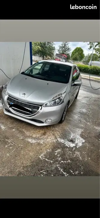 Peugeot 208 2012 photo 3