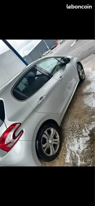 Peugeot 208 2012 photo 2