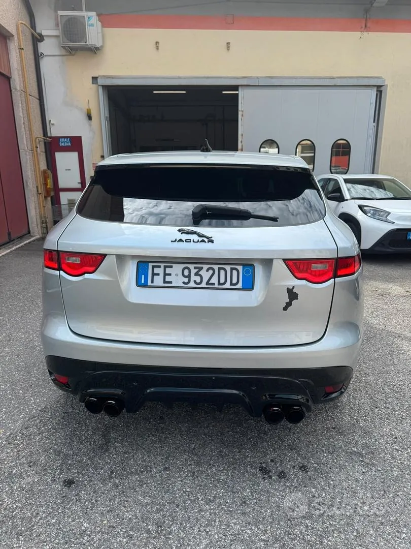Jaguar F-Pace 2016 photo 2