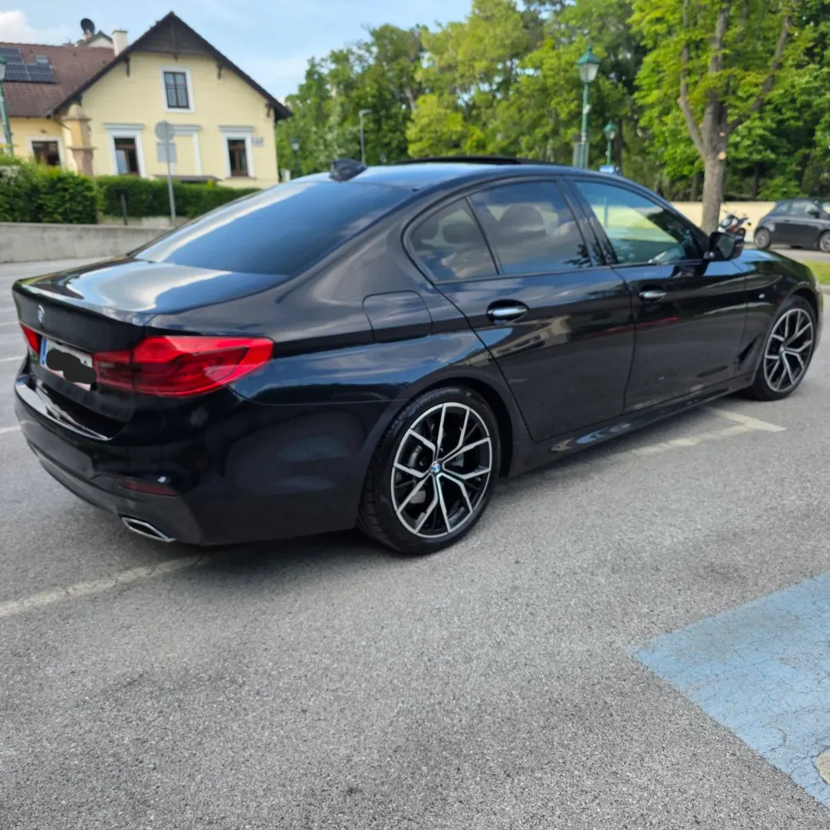 BMW 5 Series 2017 photo 2