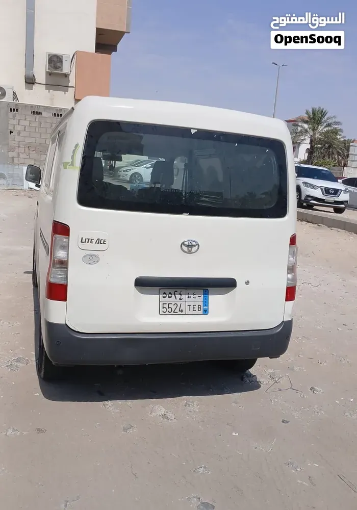Toyota Bus - Van 2024 photo 2
