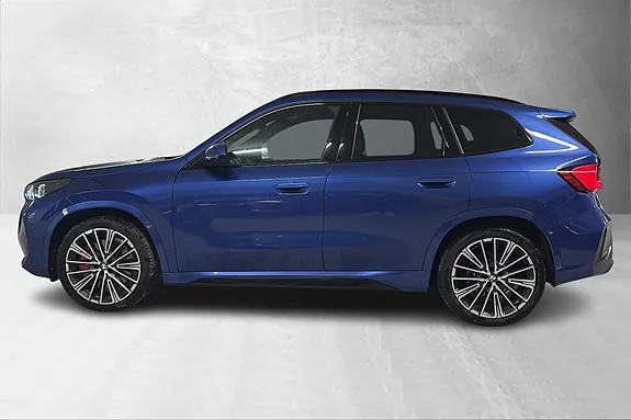 BMW Ix1 2026 photo 2