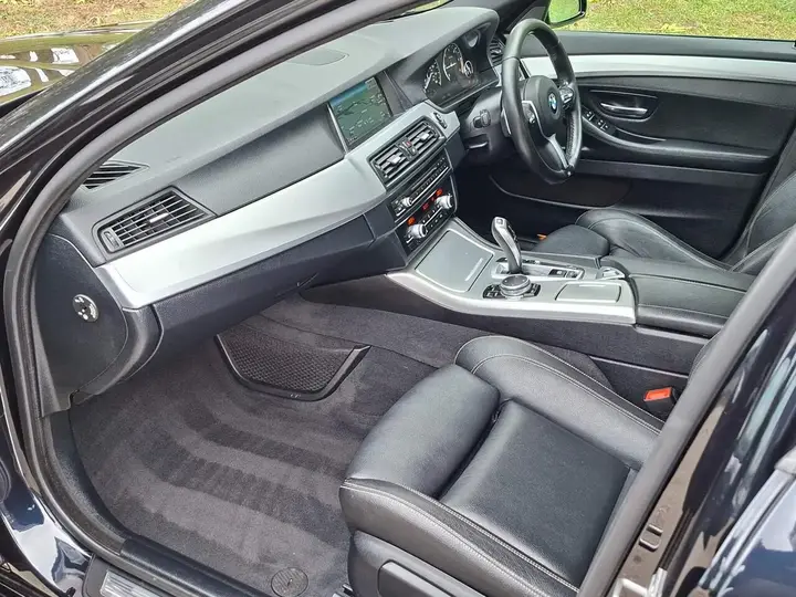 BMW 5 Series 2016 photo 2